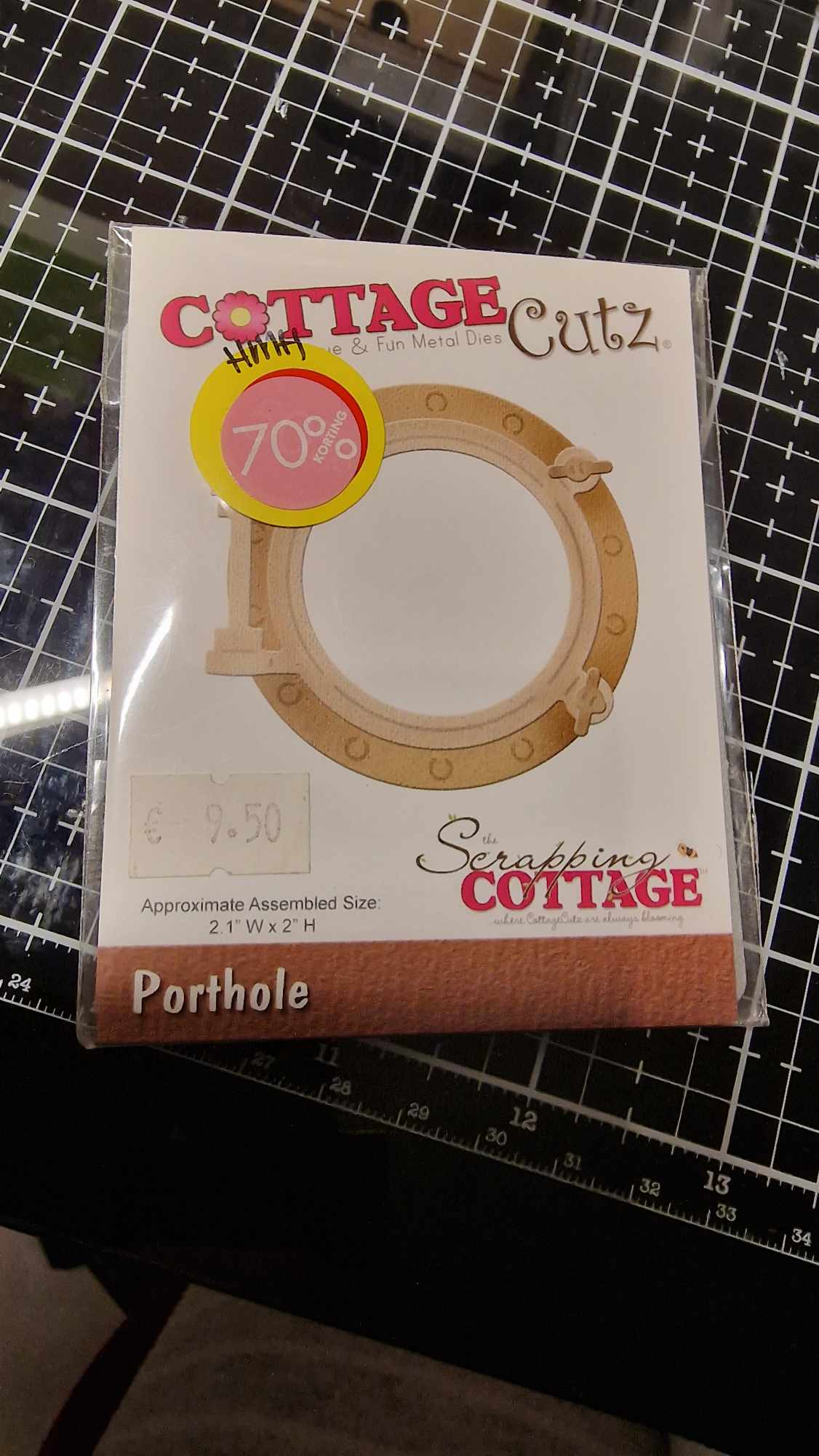 **laatste item** – snijmal  – Porthole – Cottage Cutz