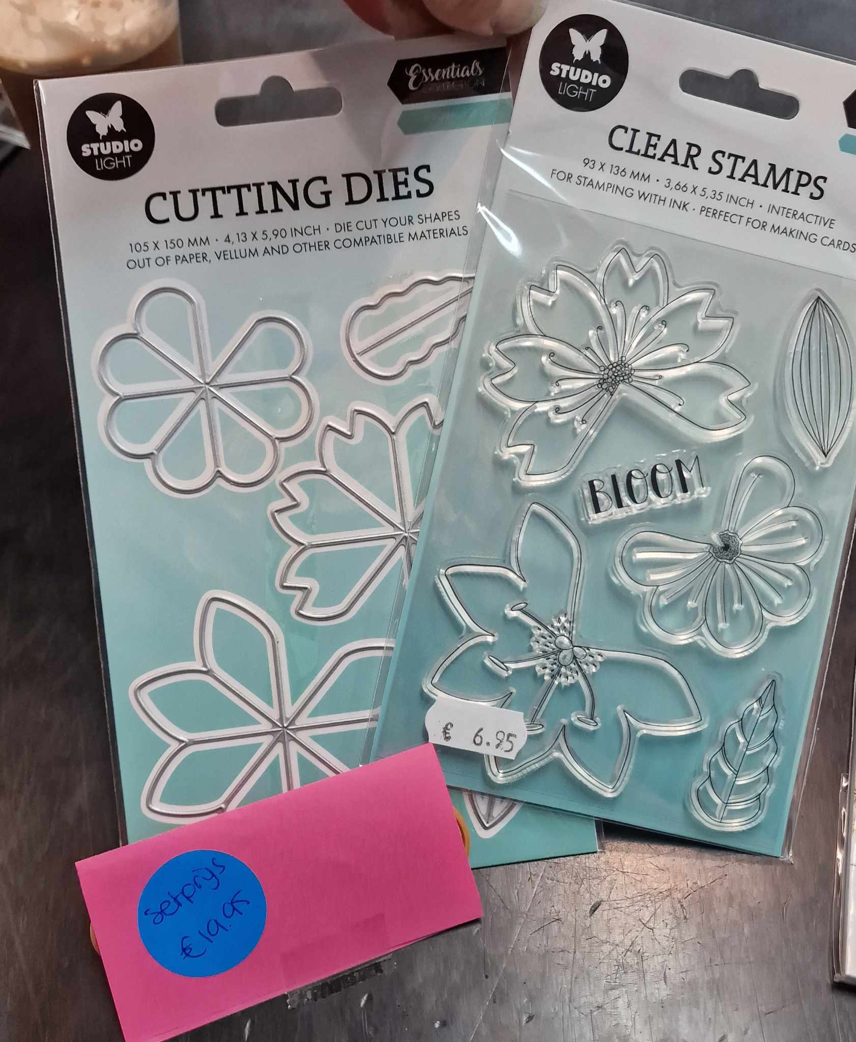 Combi deal: Studio Light Clear stamp + snijmal Floral pop-up set (2 delig)